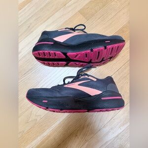 NWOT Brooks Women’s Ghost Max Size 12